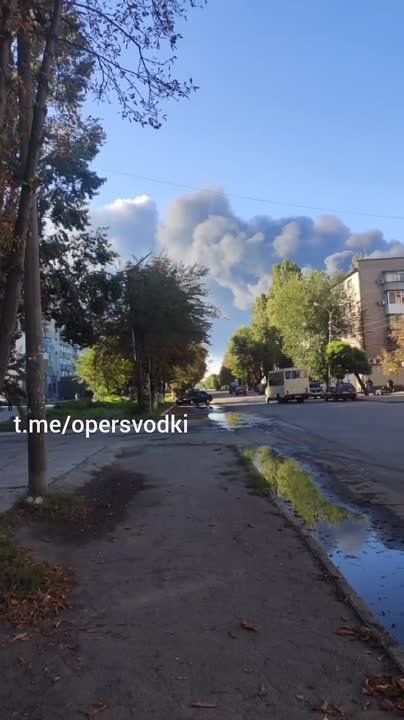 Сегодняшнее утро (7.50 по мск) в Кривом Роге началось с атаки ВС РФ на нефтебазу, после чего там начался сильный пожар