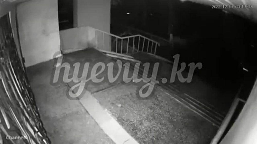        ,   !              