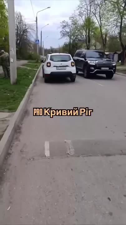     . @btr80