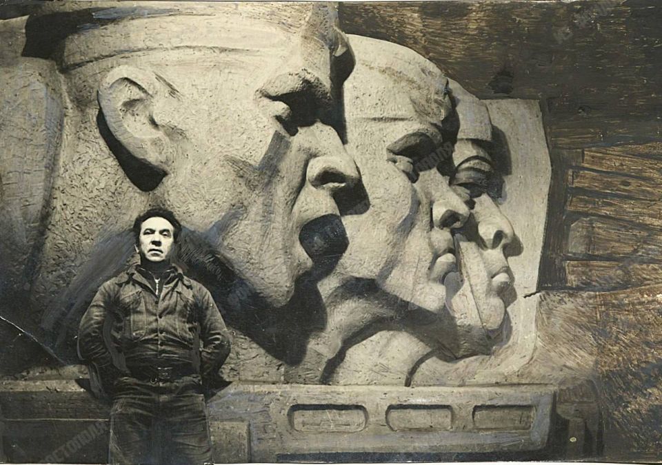  :   90      ,   ,   -    