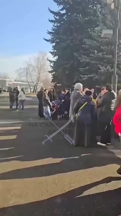 Ҹ .        .      ,      